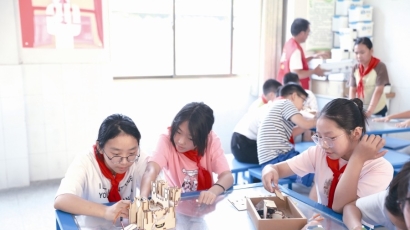 白驹镇爱心暑托班情暖双职工家庭