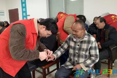 大桥镇年轻干部理论学习小组实践活动纪实