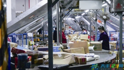 无人快递车“上岗” 智慧物流迎战“双11”