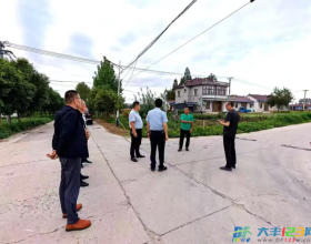 校车为爱“拐个弯”！​