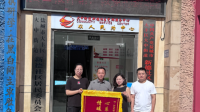 新德社区张波：自掏腰包安装充电棚 为民解难赢得赞誉声声