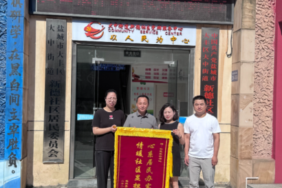 新德社区张波：自掏腰包安装充电棚 为民解难赢得赞誉声声