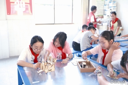白驹镇爱心暑托班情暖双职工家庭