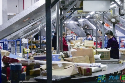 无人快递车“上岗” 智慧物流迎战“双11”