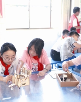 白驹镇爱心暑托班情暖双职工家庭