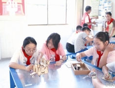 白驹镇爱心暑托班情暖双职工家庭