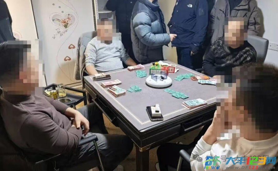 大丰公安抓获4个人深夜聚赌，3万块赌资被没收