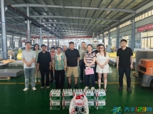 大桥镇开展企业高温慰问活动