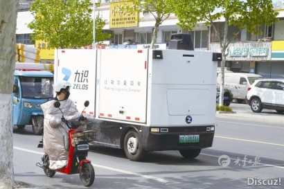 你好！无人驾驶快递车 首辆！亮相市区“快好省”