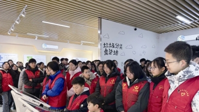 区城管局开展垃圾分类主题宣教活动