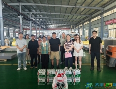 大桥镇开展企业高温慰问活动