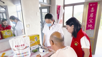 大中街道城区计生协开展夏日“送清凉”活动