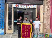 新德社区张波：自掏腰包安装充电棚 为民解难赢得赞誉声声