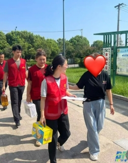 姐姐，我长大后也要像你们一样帮助别人
