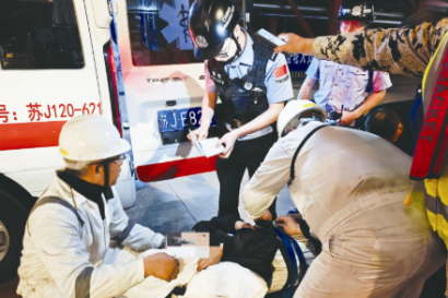 船员突发疾病 边检开通“紧急通道”