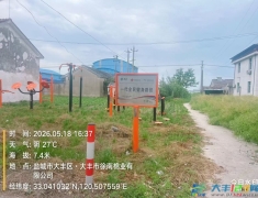 杂草丛中的惠民健身器材 民生惠民工程沦为“摆设工程”