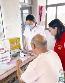 大中街道城区计生协开展夏日“送清凉”活动
