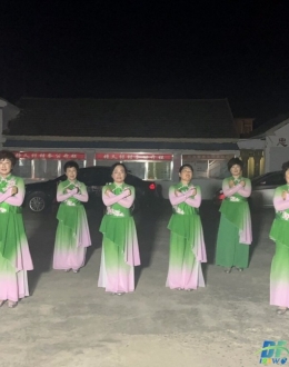 “点亮星夜 舞动文明” 持久村广场舞展演，点亮缤纷夜生活