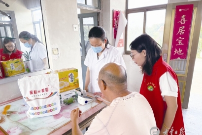 大中街道城区计生协开展夏日“送清凉”活动